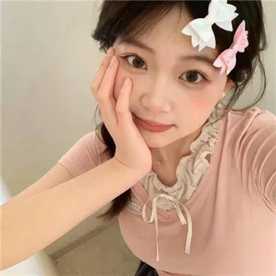 他在窥着你